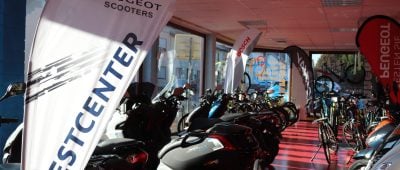 Auf der 500 Quadratmeter großen Ausstellungsfläche zeigt der Fachbetrieb E-Bikes und Motorroller. Foto: Lehnen