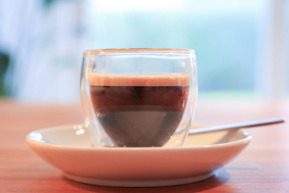 Das Foto zeigt eine Tasse Espresso