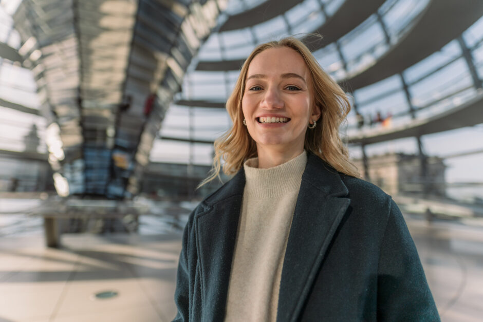 Das Foto zeigt Deutschlands jüngste Bundestagsabgeordnete: Emily Vontz