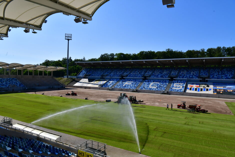 Bildergalerie: Neuer Rasen des 1. FC Saarbrücken