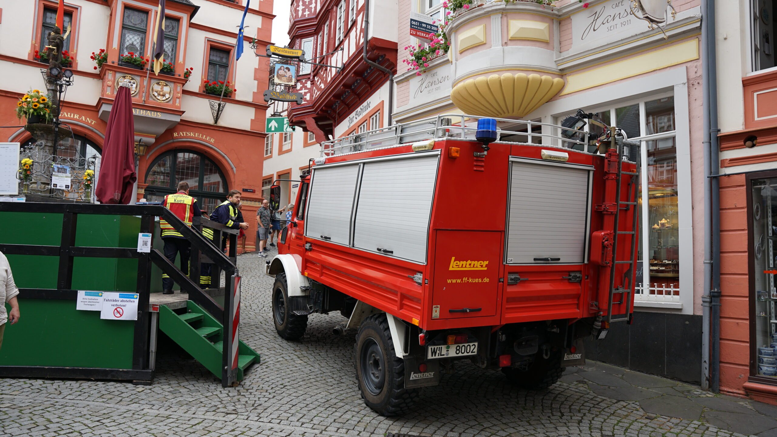 Kurz vor Weinfest: Decke in altem Fachwerkhaus in Bernkastel-Kues droht einzustürzen