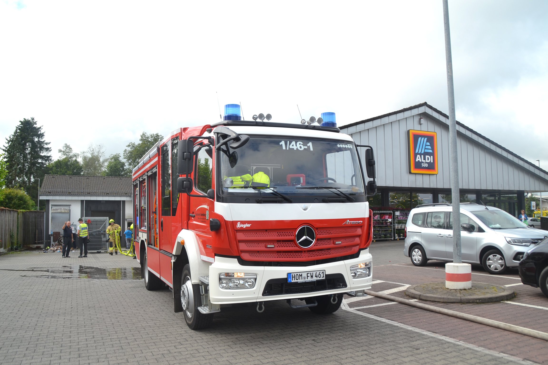 Brand in Aldi-Markt in Homburg ausgebrochen – Feuerwehr im Einsatz