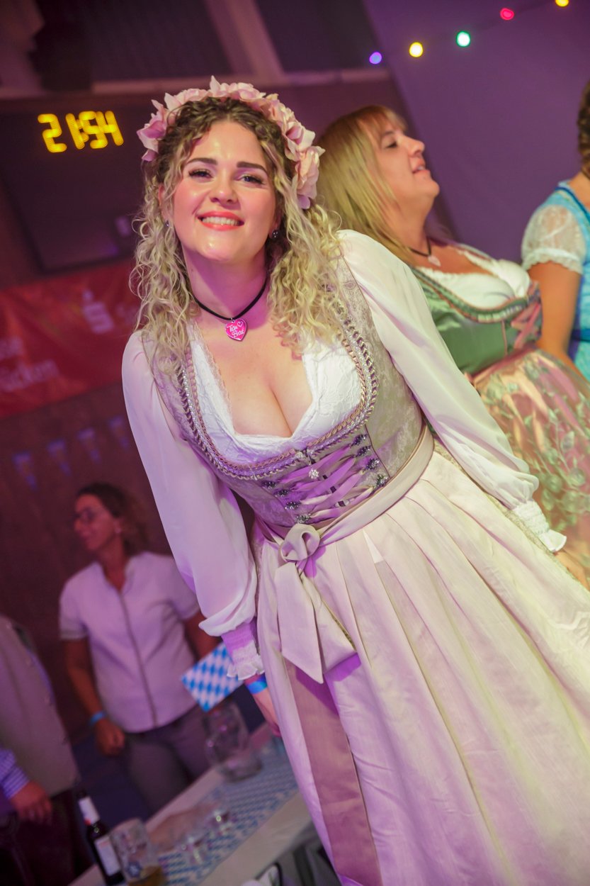 Bildergalerie: Oktoberfest in Heusweiler: Fotos von der Hallengaudi 2024