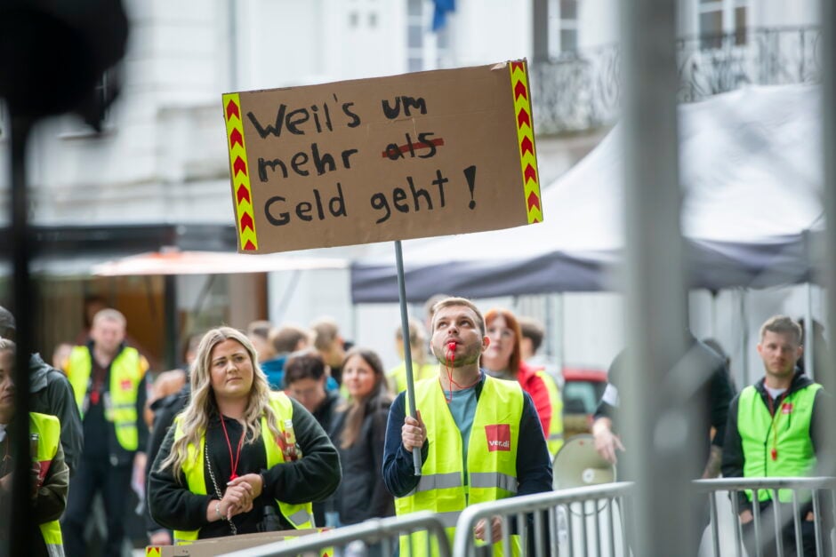 Bildergalerie: Sparkassen-Streik: Demo in Saarbrücken