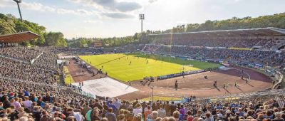 10 000 Fans strömten 2015 in den Ludwigspark, als der 1. FC Saarbrücken in der Relegation zur 3. Liga gegen Würzburg spielte. Foto: Becker & Bredel.