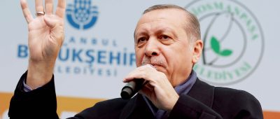 Ab heute haben Türken die Wahl, ob sie Recep Tayyip Erdogan mit einem neuen System mehr Macht geben wollen. Foto: Yasin Bulbul/Pool Presidential Press Service/AP/dpa.