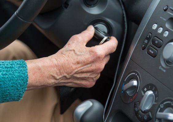 Die Zahl älterer Autofahrer in Deutschland ist auf Rekordstand. Foto: dpa