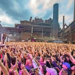 Eine bessere Kulisse für ein HipHop-Festival muss man wohl lange suchen: Rund 6000 Fans kamen am Freitag ins Weltkulturerbe Völklinger Hütte – unser Foto zeigt den Auftritt von Bonez MC und RAF Camora. Foto: Becker & Bredel.