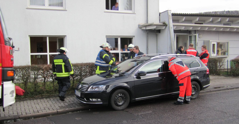 Die Einsatzkräfte bei der Rettungsaktion. Foto: Facebook/Feuerwehr St.Ingbert Mitte/Markus Zintel