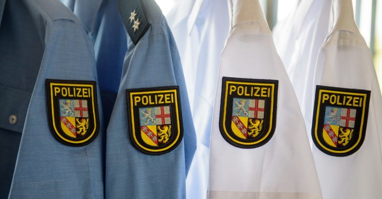 Private Sicherheitsfirmen überwachen im Saarland leerstehende Polizeiinspektionen. Foto: Oliver Dietze/dpa-Bildfunk.