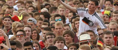 Auf ein Public Viewing in Homburg können sich die Fußball-Fans freuen. Symbolfoto: Axel Heimken/dpa-Bildfunk.