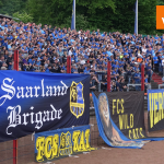 6800 Fans waren im ausverkauften Hermann-Neuberger-Stadion in Völklingen zu Gast. Foto: BeckerBredel.