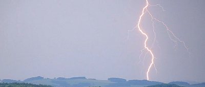 Laut Deutschem Wetterdienst drohen im Saarland schwere Gewitter. Symbolfoto: Andre März/dpa-Bildfunk.