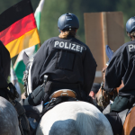 Die Saar-AfD fordert die Wiedereinführung der berittenen Polizei im Saarland. Symbolfoto: dpa-Bildfunk/Sebastian Kahnert