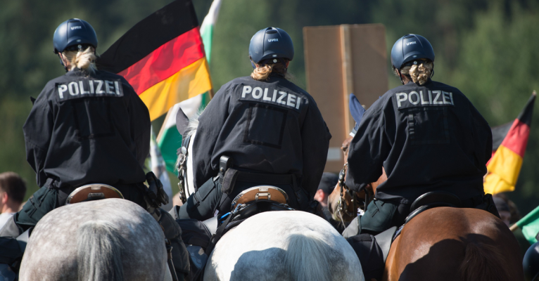 Die Saar-AfD fordert die Wiedereinführung der berittenen Polizei im Saarland. Symbolfoto: dpa-Bildfunk/Sebastian Kahnert