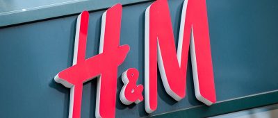 Im H&M in Homburg sind zwei Frauen belästigt worden. Symbolfoto: Hauke-Christian Dittrich/dpa-Bildfunk.