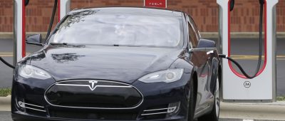 Das Saarland und Rheinland-Pfalz sind Kandidaten für ein Tesla-Werk in Deutschland. Symbolfoto: Chuck Burton/AP/dpa-Bildfunk.