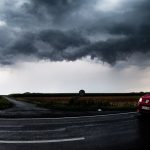 Am Freitag sind im Saarland vereinzelt Gewitter möglich. Symbolfoto: Julian Stratenschulte/dpa-Bildfunk.