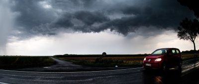 Am Freitag sind im Saarland vereinzelt Gewitter möglich. Symbolfoto: Julian Stratenschulte/dpa-Bildfunk.