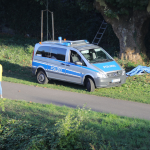 Einsatzkräfte der Polizei zogen die Leiche aus der Saar. Foto: BeckerBredel