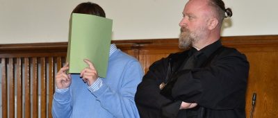 Der 18-jährige Tatverdächtige Nicola G. (links) aus Saarbrücken musste sich vor der Jugendkammer des Landgerichts verantworten. Foto: BeckerBredel.