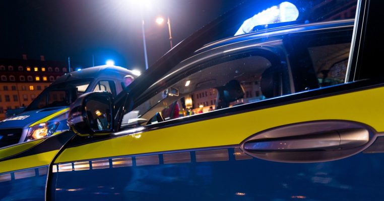 Die Nachtzulage für Polizisten im Saarland soll sich bald erhöhen. Symbolfoto: Monika Skolimowska/dpa-Bildfunk.