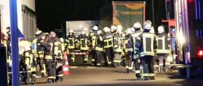 Feuerwehr-Großeinsatz bei dem Unternehmen "Hellmann Worldwide Logistics" in Neunkirchen-Sinnerthal. Foto: Brandon-Lee Posse.