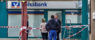 Bei der Levo-Bank in Lebach hat es eine Razzia gegeben. Symbolfoto: Werner/dpa-Bildfunk.