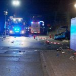 Bei dem tödlichen Unfall in Zweibrücken prallte ein Auto gegen eine Hausecke in der Oselbachstraße. Foto: Polizeidirektion Pirmasens