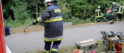 Das Fahrzeug landete auf der L157 in einem Graben. Symbolfoto: BeckerBredel