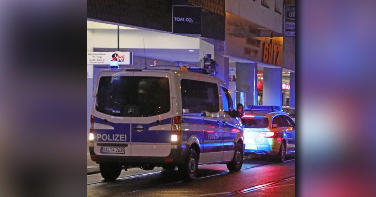 Am Donnerstag kam es in der Saarbrücker Innenstadt zu einem Raub. Die Polizei sucht Zeugen. Symbolfoto: BeckerBredel