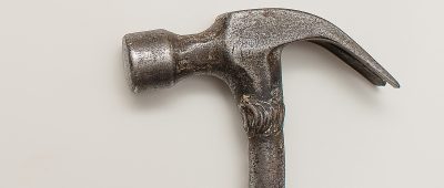 Mit einem Hammer soll die Frau auf ihren Noch-Ehemann eingeschlagen haben. Symbolfoto: Pixabay (CC0-Lizenz)