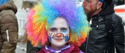 Bunt ging es unter anderem auf dem Rosenmontagsumzug im Saarbrücker Stadtteil Burbach zu. Foto: BeckerBredel.