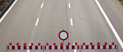 Die A620 ist aktuell voll gesperrt. Symbolfoto: dpa-Bildfunk/Jan Woitas