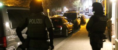 Das SEK sperrte den Bereich um die Marienstraße in Neunkirchen für mehrere Stunden. Foto: Brandon Lee Posse