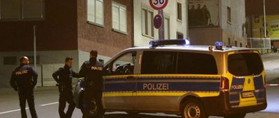 Die Polizei sperrte die Marienstraße in Neunkirchen für mehrere Stunden. Foto: Brandon Lee Posse