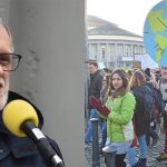 Prof. Dr. Gerhard Wenz (Saar-Uni) sprach bei der Abschlusskundgebung der „Fridays-for-Future“-Aktion in Saarbrücken. Fotos: BeckerBredel