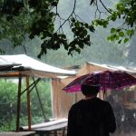 Das Wetter wird im Saarland in den nächsten Tagen eher ungemütlich: Wolken, Regen und Schauer werden erwartet. Foto: Jens Kalaene/dpa-Zentralbild