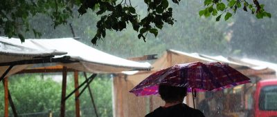 Das Wetter wird im Saarland in den nächsten Tagen eher ungemütlich: Wolken, Regen und Schauer werden erwartet. Foto: Jens Kalaene/dpa-Zentralbild