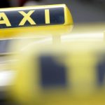 Mit einem Autokorso durch Saarbrücken wollen Taxifahrer gegen Pläne des Bundesverkehrsministers protestieren. Symbolfoto: Henning Kaiser/dpa-Bildfunk.