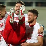 Jonas Hector (Mitte) ist mit dem 1. FC Köln in die Bundesliga aufgestiegen. Foto: Daniel Karmann/dpa-Bildfunk.