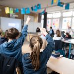 Bei den Forderungen der saarländischen Lehrerverbände geht es um das Herabsetzen des sogenannten „Klassenteilers“. Symbolfoto: dpa-Bildfunk/Daniel Reinhardt