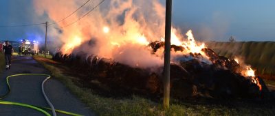 In Auersmacher standen rund 200 Heuballen in Brand. Foto: Becker & Bredel