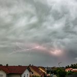 Im Saarland drohen laut Angaben des Deutschen Wetterdienstes erneut Gewitter und Unwetter. Symbolfoto: Armin Weigel/dpa-Bildfunk