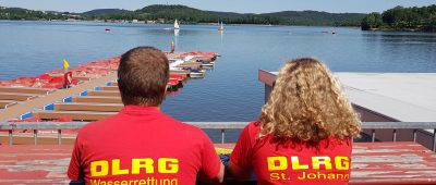 Rettungsschwimmer der DLRG haben einen Zehnjährigen vor dem Ertrinken im Bostalsee bewahrt. Foto: Hendrik Hubig/DLRG.