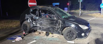 Bei dem Unfall auf der B423 wurden fünf Personen verletzt. Foto: Brandon Lee Posse