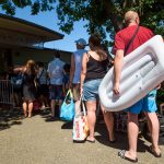 Die Stadt Saarlouis will am Eingang von Freibädern künftig selektieren. Symbolfoto: Gregor Fischer/dpa-Bildfunk