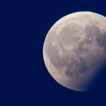 Eine partielle Mondfinsternis wird es in der kommenden Nacht geben. Archivfoto: Sven Hoppe/dpa-Bildfunk.