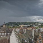 Zum Anfang der Woche kann es im Saarland zu Schauern und Gewittern kommen. Archivfoto: BeckerBredel