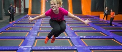 In Saarbrücken eröffnet im September die Trampolinhalle "Sprungpark". Symbolfoto: Jörg Carstensen/dpa-Bildfunk